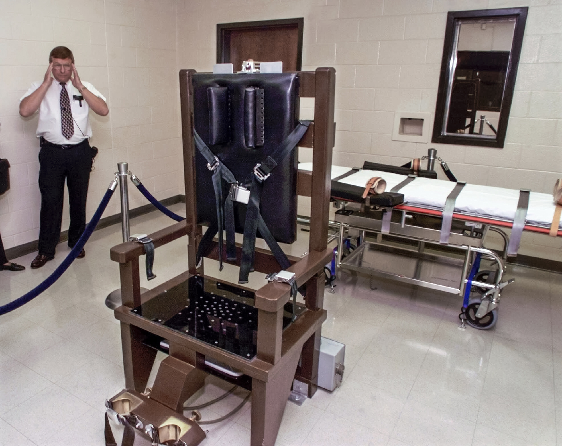 This AP file photo shows the electric chair and lethal injection gurney inside Nashville’s Riverbend Maximum Security Institution in 1999. The state still uses both methods of execution today. (AP Photo/Mark Humphrey)