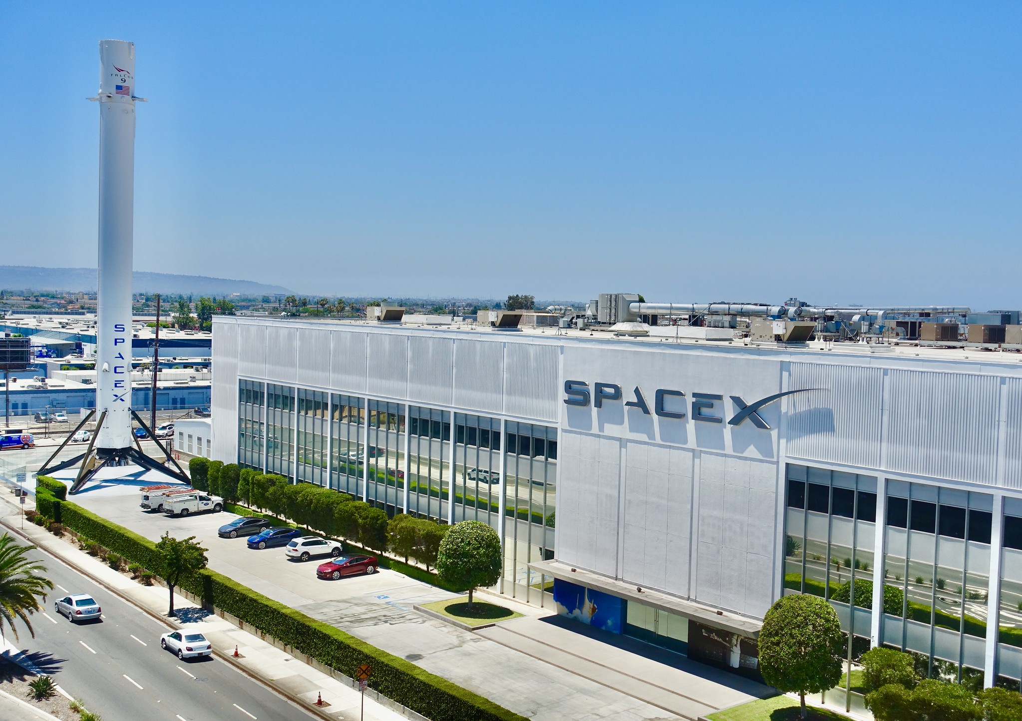 Photo of SpaceX building