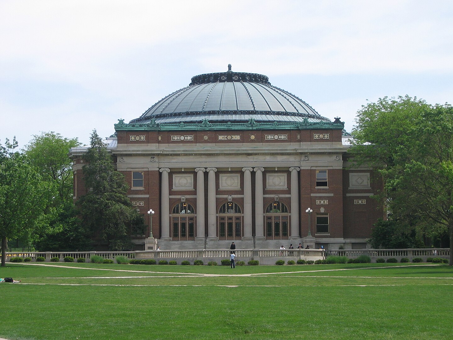 Foellinger Auditorium on the campus of the University of Illinois at Urbana-Champaign (Photo by Chiwara)