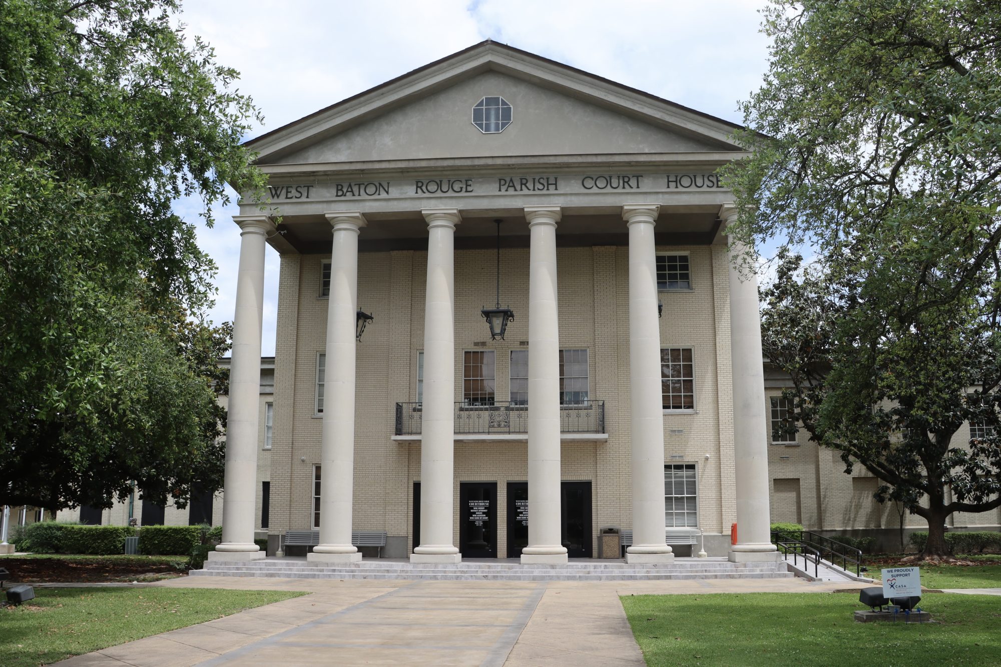 The front exterior with columns of the West Baton Rouge Courthouse.